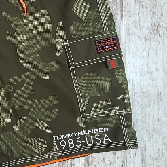 Men's Tommy Hilfiger Green Camoflauge Premium swim trunks lined Large - Picture 2 of 8